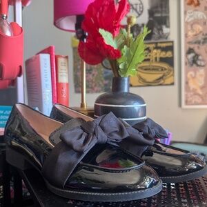 BOWTIE ACCENT LOAFERS.